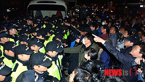 세월호의 유가족을 막은 청와대, 미국 역사를 기억하라