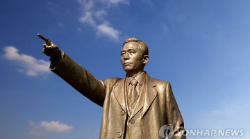 우상화로 덧칠된 ‘박정희 탄생 100주년’