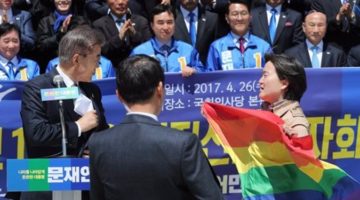 문재인에게 항의하는 성소수자들을 조롱하지 마세요