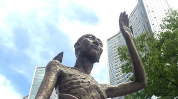 ‘굳은살’은 ‘배지’ 않고 ‘박인다’