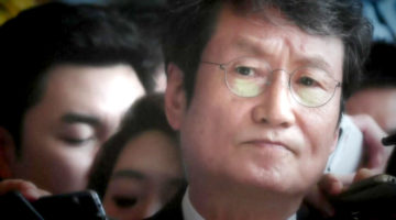 보수정권 9년, 배우 문성근에게 벌어진 일들