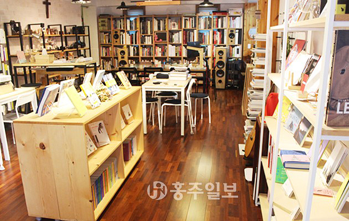 동네서점이 살아남기 위해 스토리를 만드는 방법