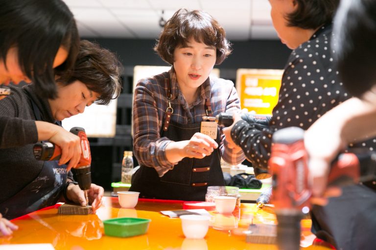 DIY 인테리어도 업사이클링 시대! 처치 곤란 쓰레기의 재탄생 ‘메리우드협동조합’