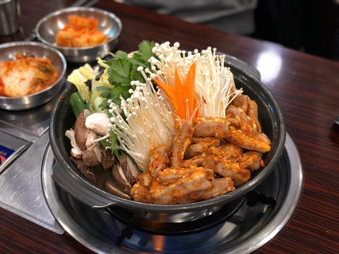 얼큰하고 진한 국물, 겨울철 별미 곱창전골 맛집 5곳