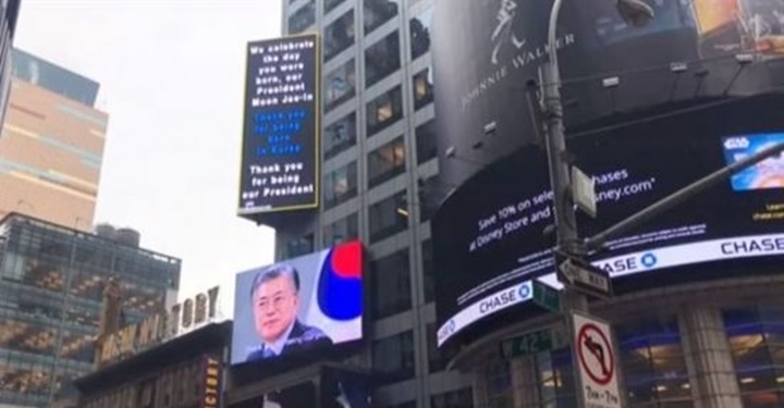 문빠와 카리스마, 극단적인 지지자가 나타나는 이유