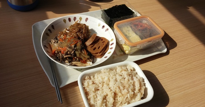 ‘혼밥’은 공중보건의 문제다
