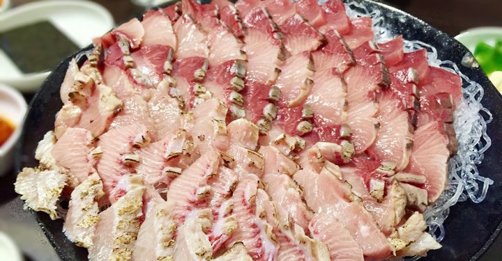 바로 지금! 놓쳐선 안될 방어회 맛집 6곳