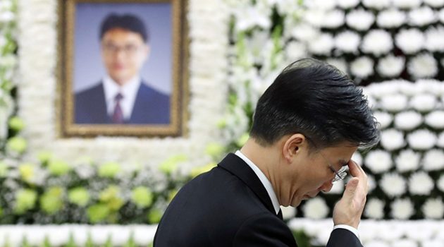 더 이상 ‘영웅’이 필요 없는 사회로