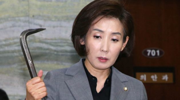 조선일보가 자유한국당 편이라는 건 삼척동자도 알지만