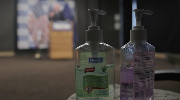 선거 시즌과 코로나 사태, 정치인들의 균형 잡기