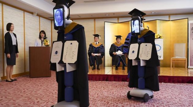 코로나 때문에… 일본 대학의 아바타 로봇 졸업식