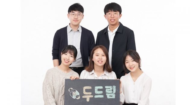“노인 지하철 퀵서비스, 월 매출 적어도 일자리 문제 해결되어 기뻐요”