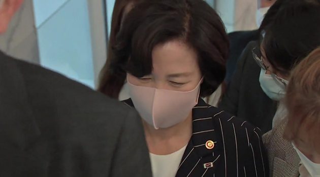 추미애와 그의 아들은 위법이 아니라 위세를 누렸다